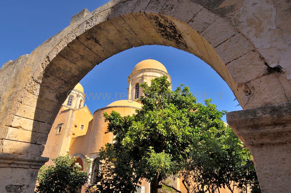 Agia_Triada_Monastrery_011.jpg