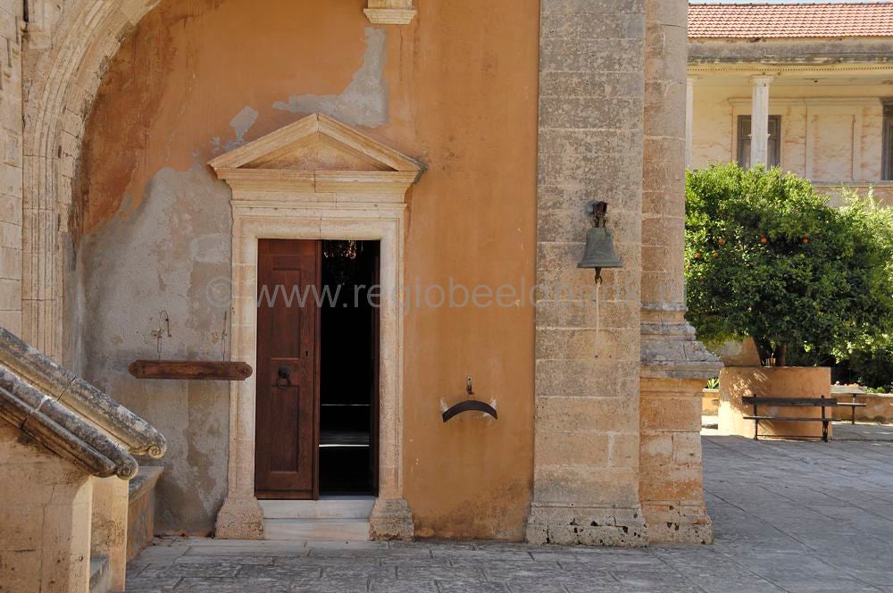 Agia_Triada_Monastrery_014.jpg