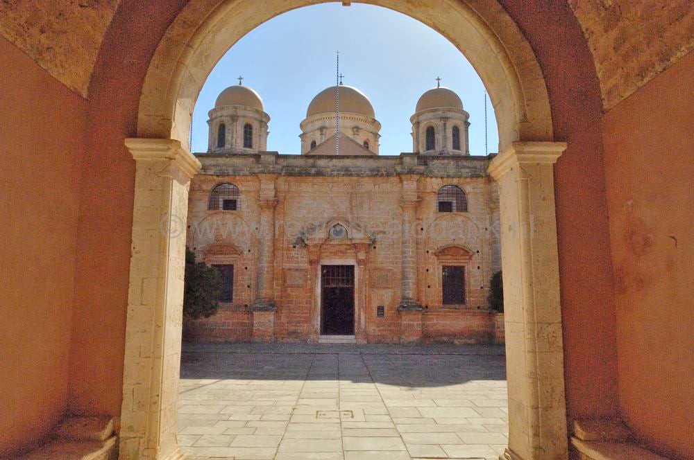 Agia_Triada_Monastrery_022.jpg