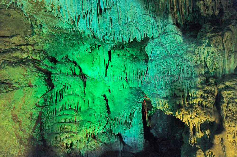 Sfendoni_Cave_2011002.jpg