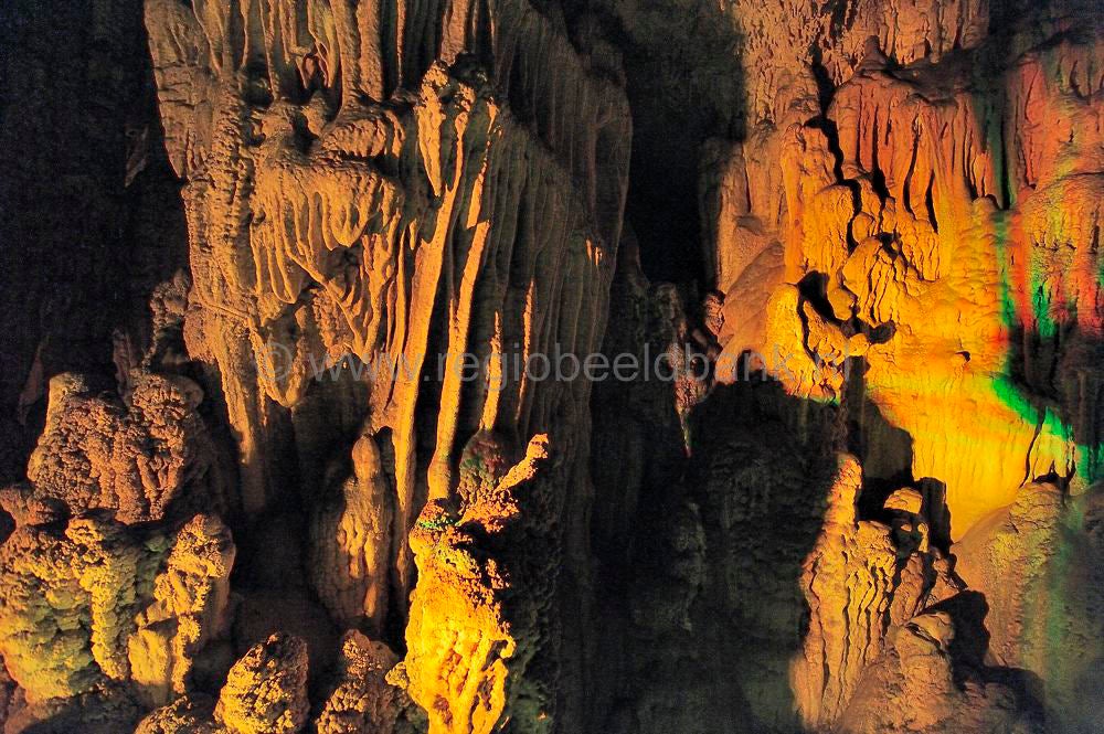 Sfendoni_Cave_2011005.jpg