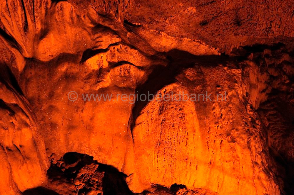 Sfendoni_Cave_2011010.jpg