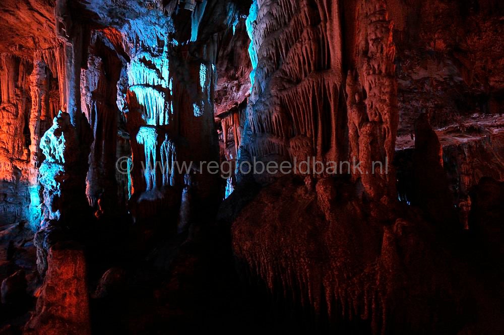 Sfendoni_Cave_2011013.jpg
