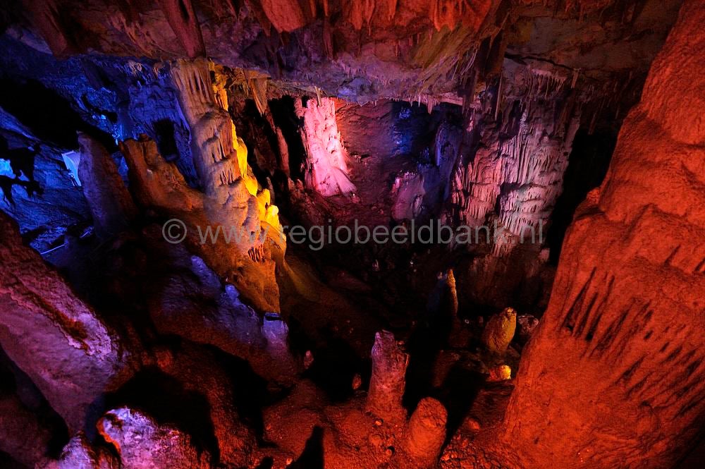 Sfendoni_Cave_2011019.jpg