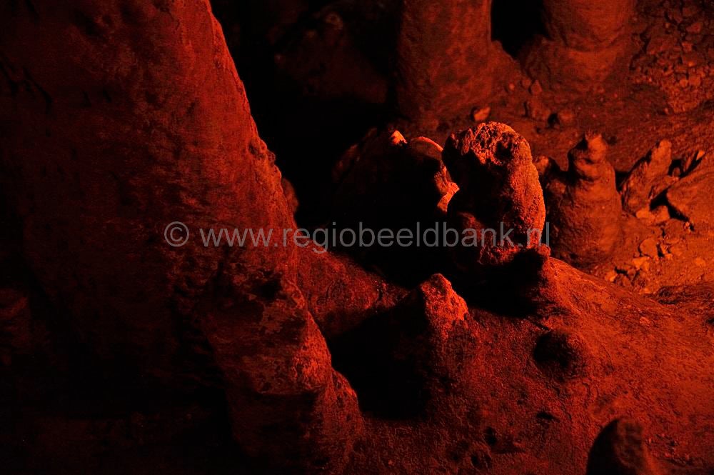 Sfendoni_Cave_2011027.jpg