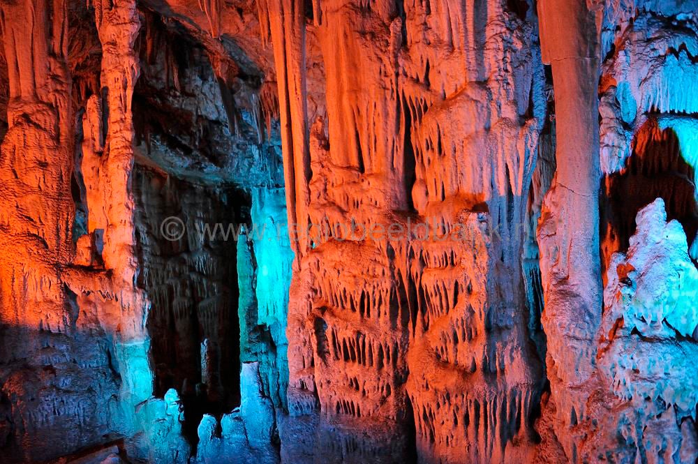 Sfendoni_Cave_2011029.jpg